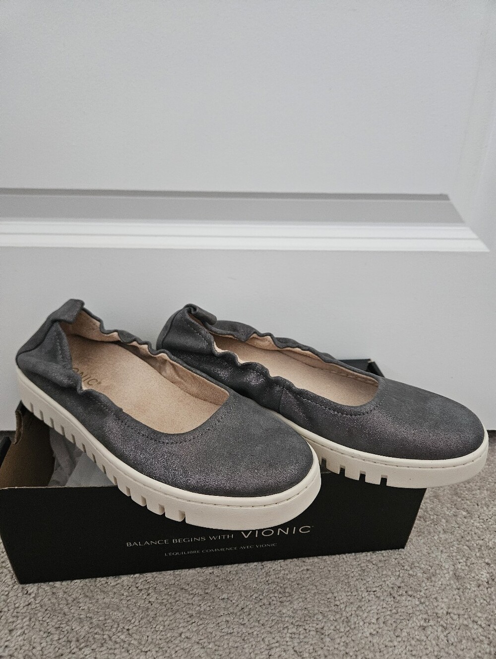 New in Box $100 Vionic Women's 7.5 Uptown Ballet Slip-on Loafer Polluted Silver